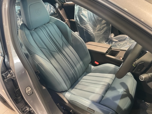 308 Blue Nappa Edition 展示車入荷しました！