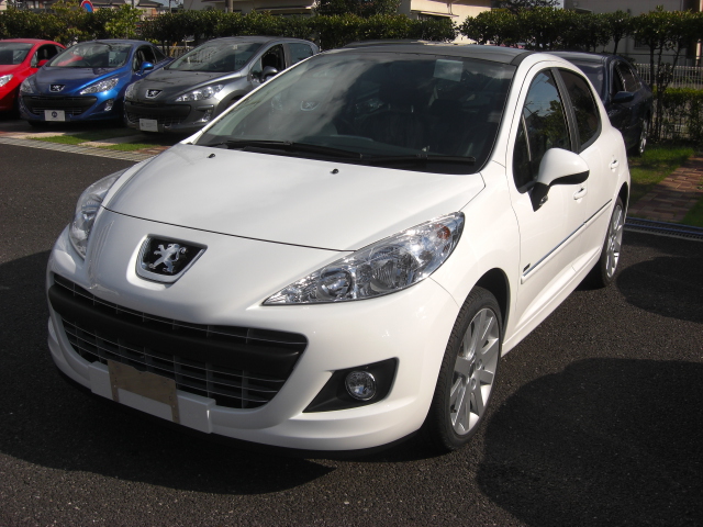 207 SPORTIUM ホワイト入荷！！