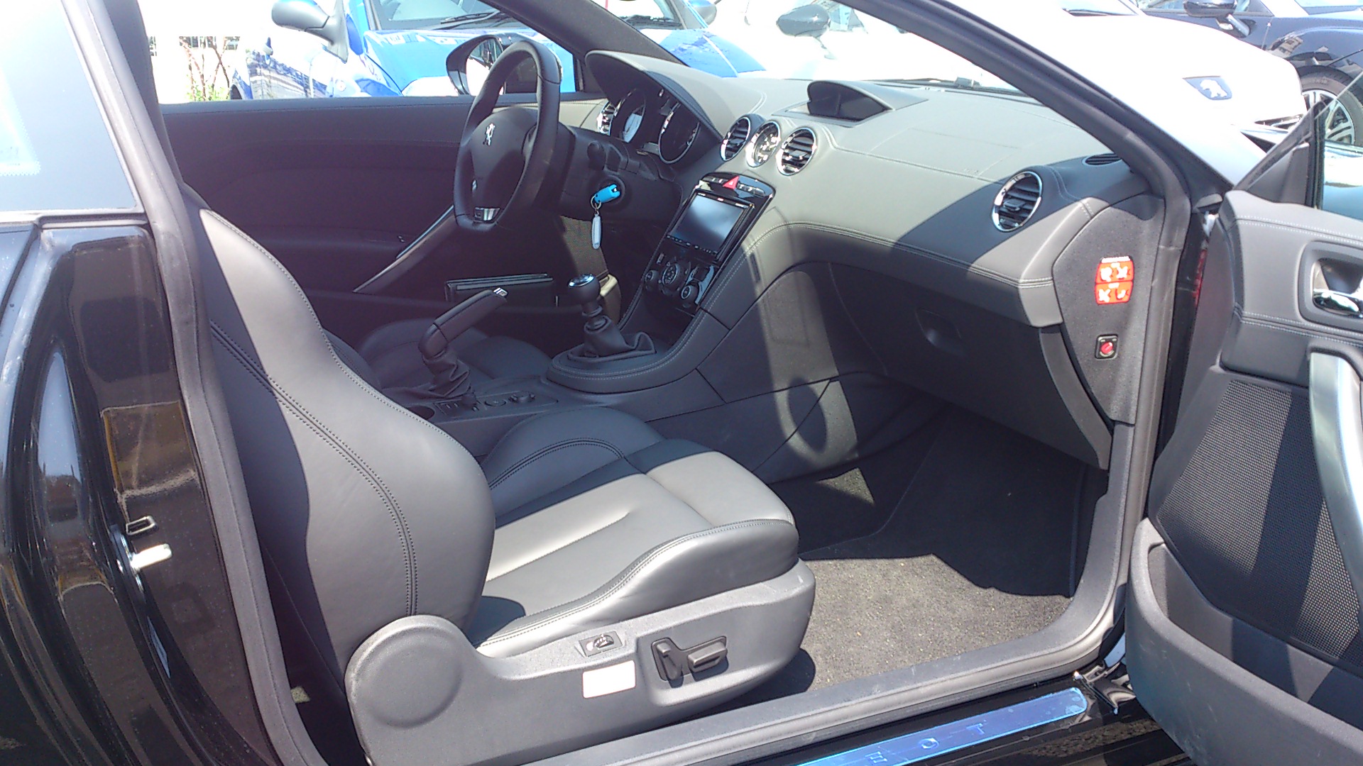 RCZ　６MT　LHD　試乗会開催。