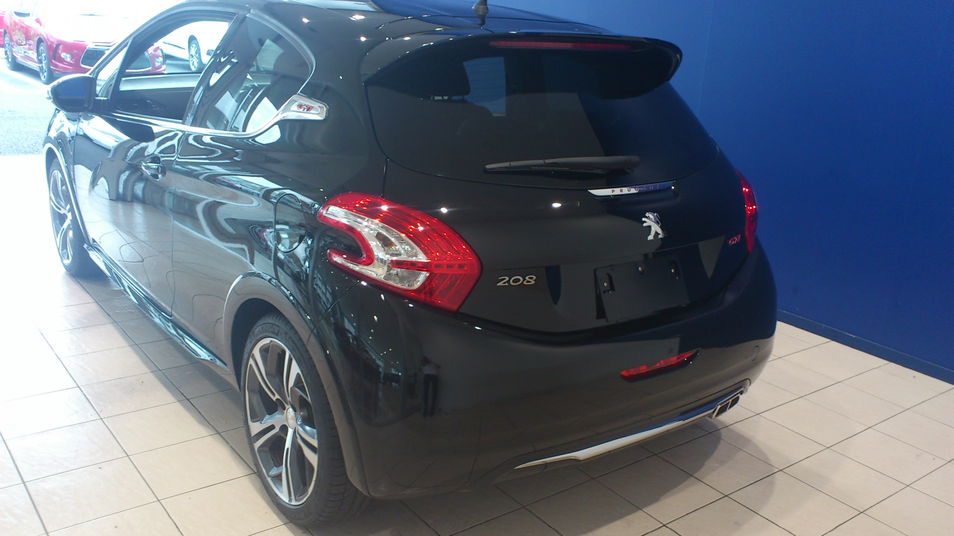 遂に来ました２０８GTI！！