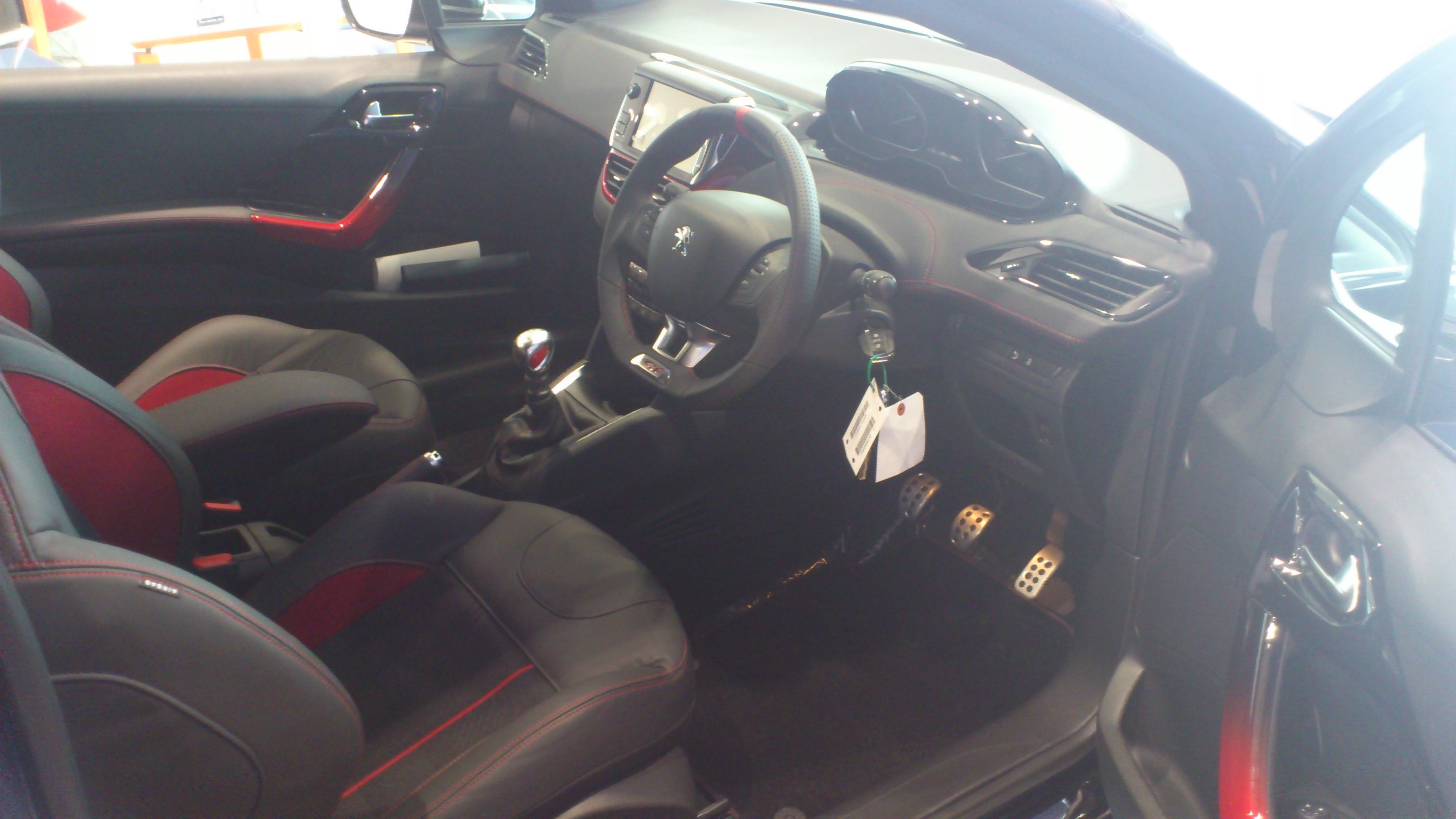 遂に来ました２０８GTI！！