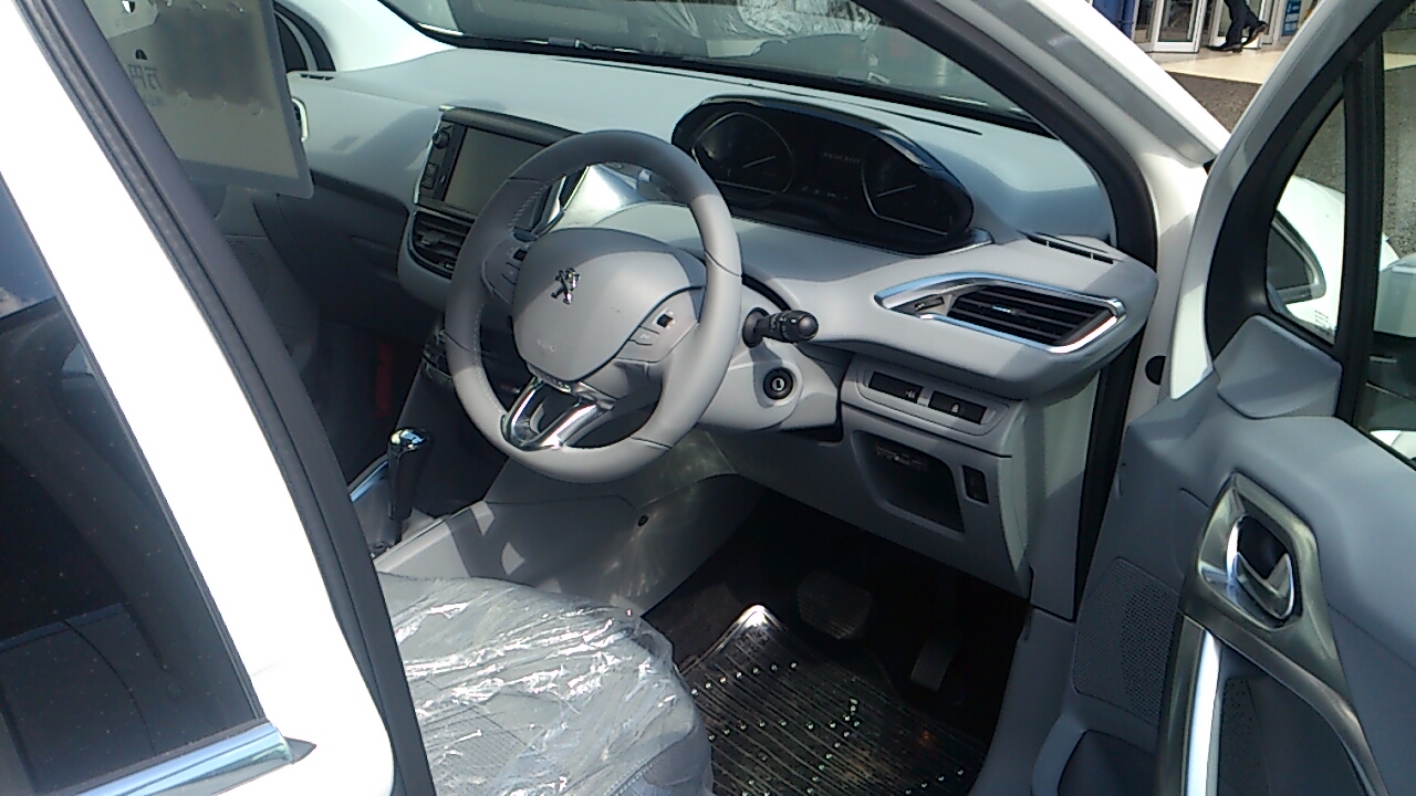 208 認定中古車 入荷しました！