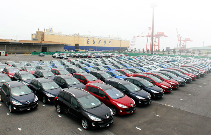 新車はこのように日本に上陸します！