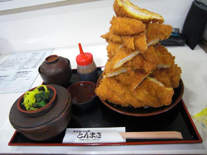 メガ盛り、デカ盛り、ドカ盛り、大盛