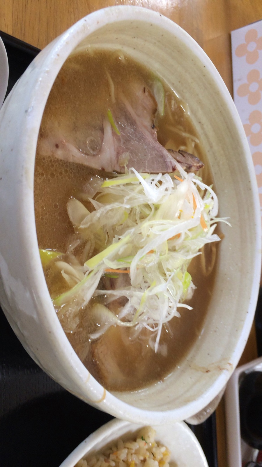 ラーメン店　伝