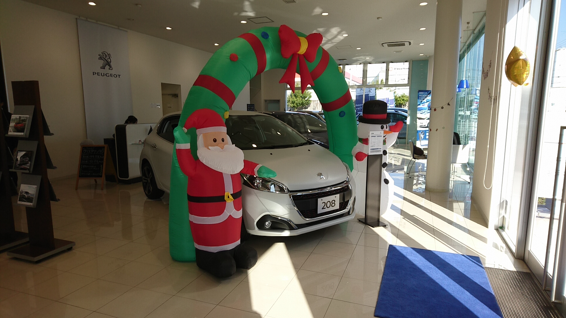 ショールームはクリスマスの装いです。
