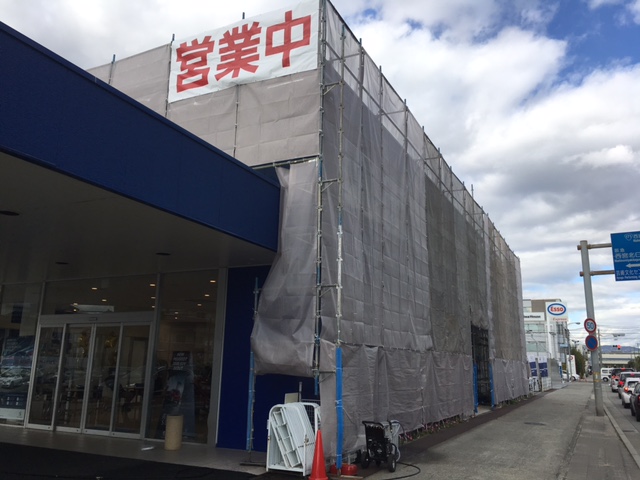 店舗外壁塗装中