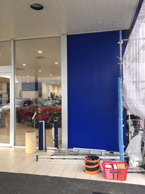 店舗外壁塗装中
