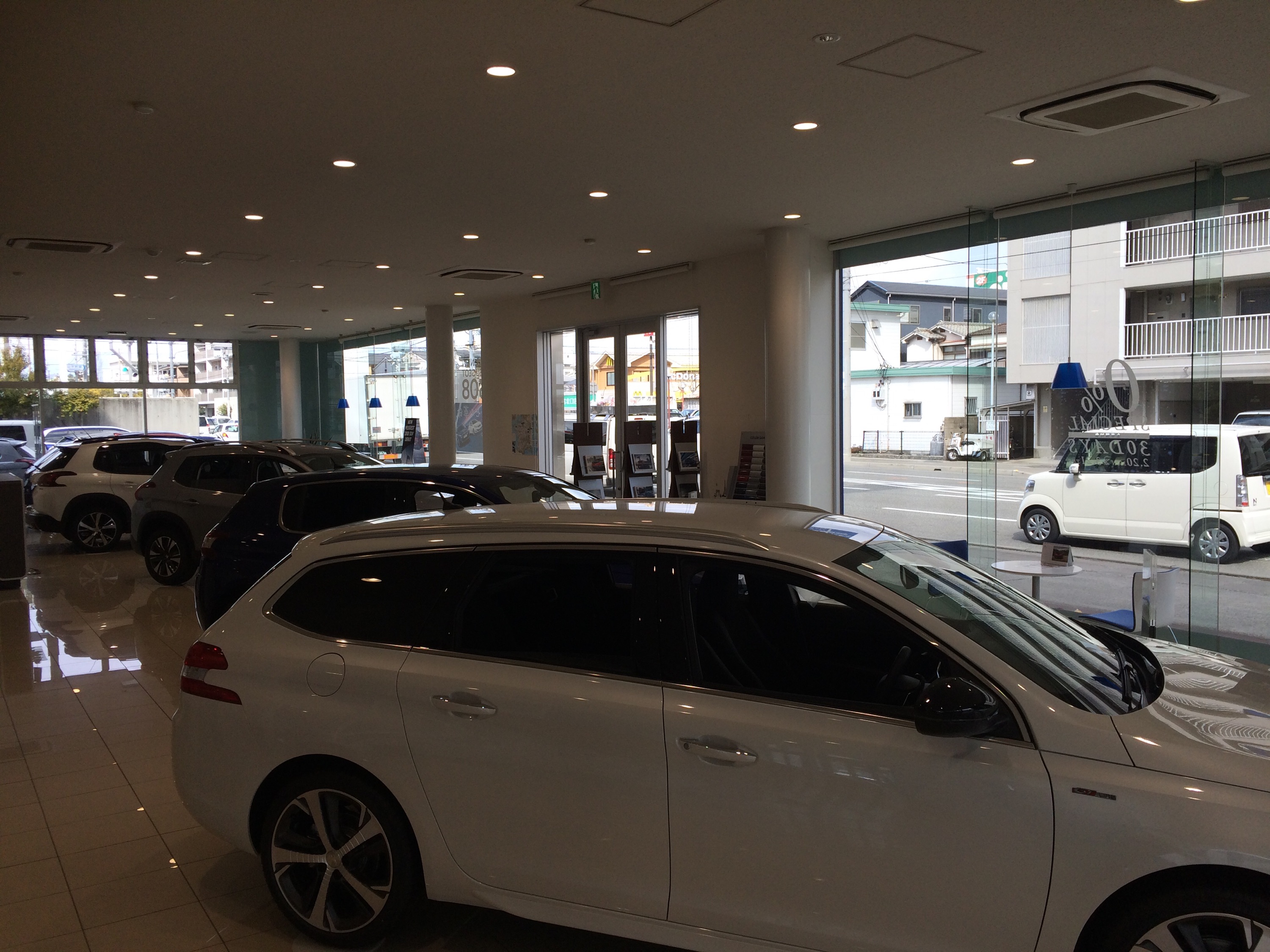 ショールーム展示車