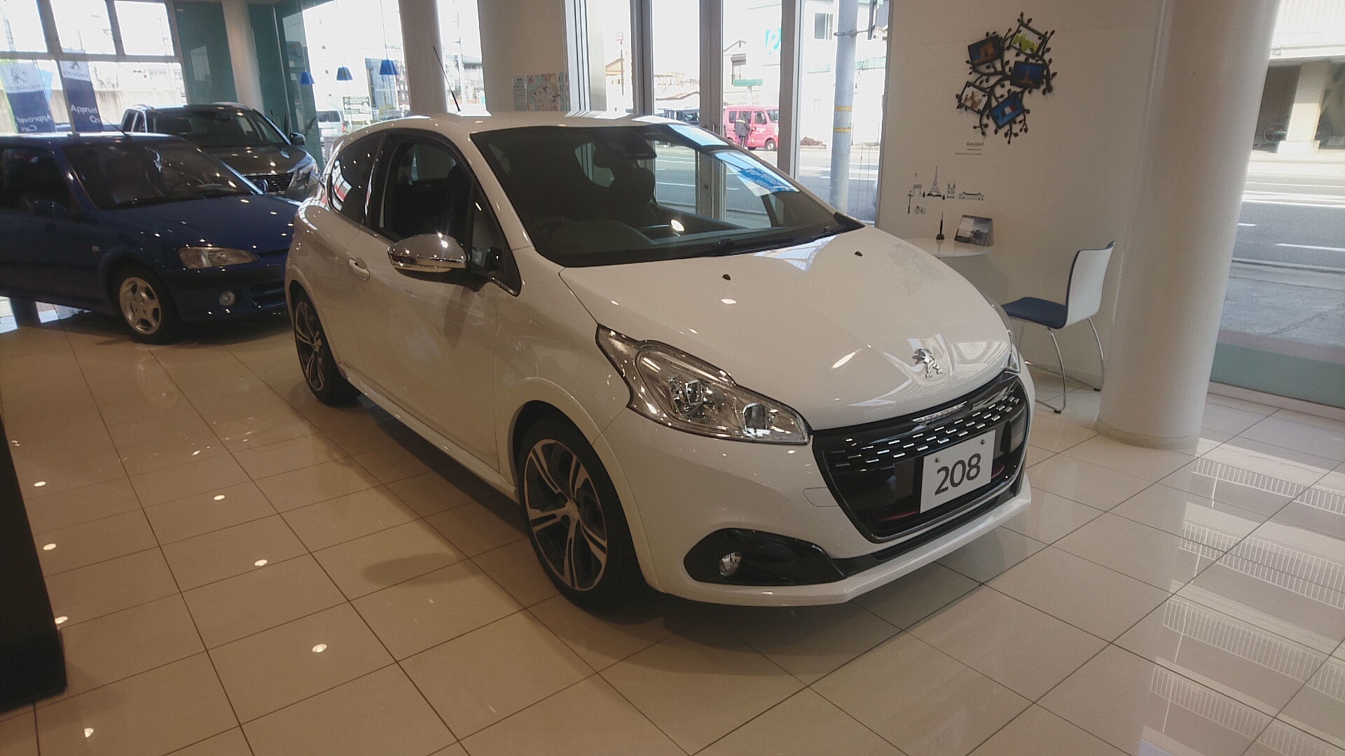 208 GTi 展示中。