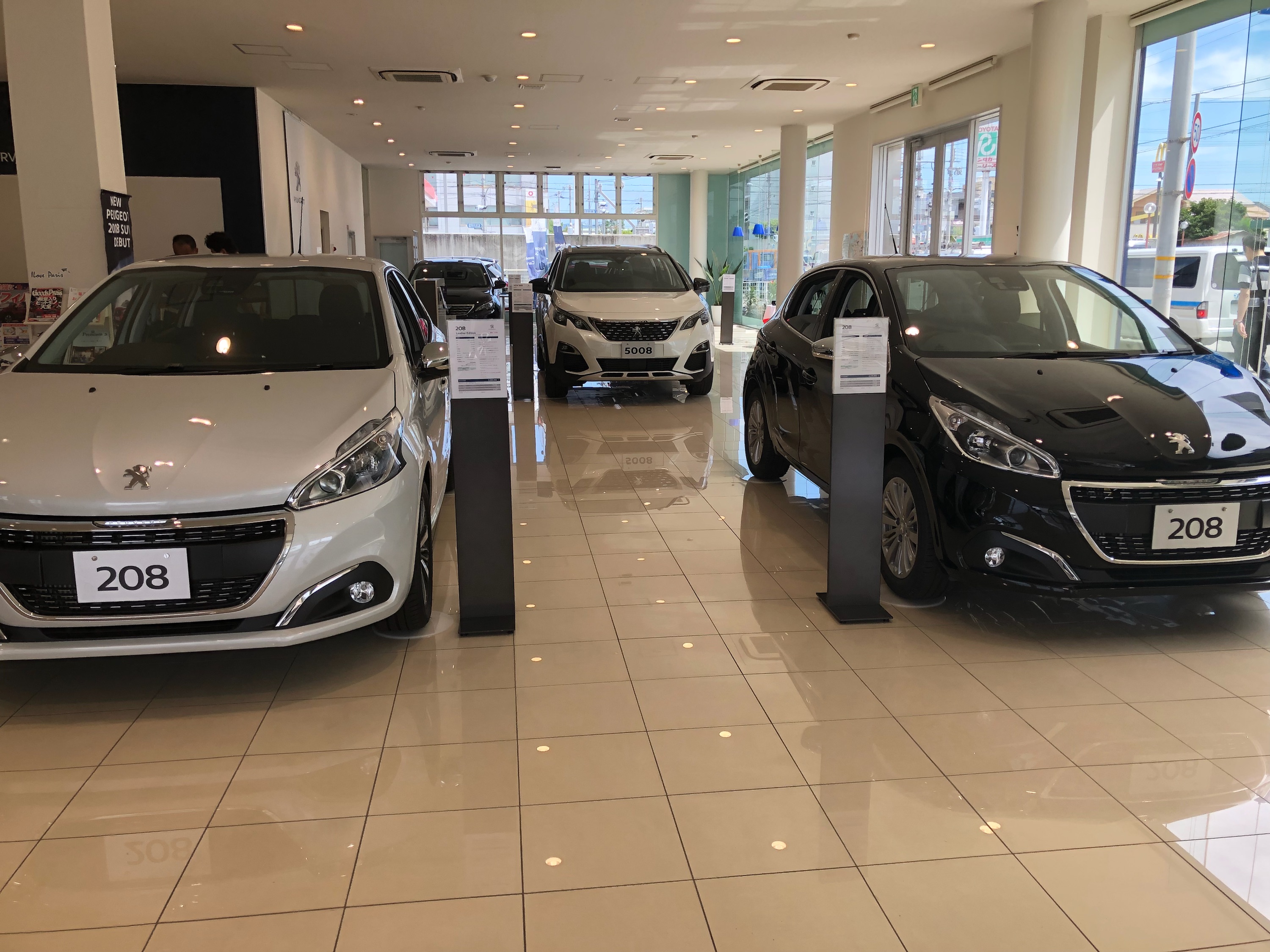 ショールーム入替