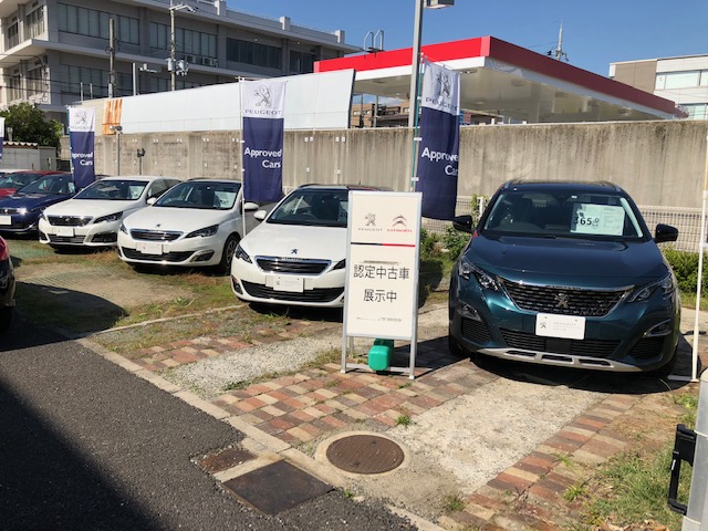 プジョー西宮 認定中古車展示場を配置換え