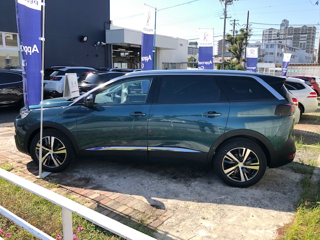 認定中古車展示場を配置換え
