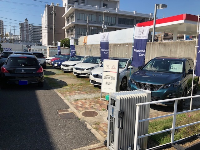 認定中古車展示場を配置換え