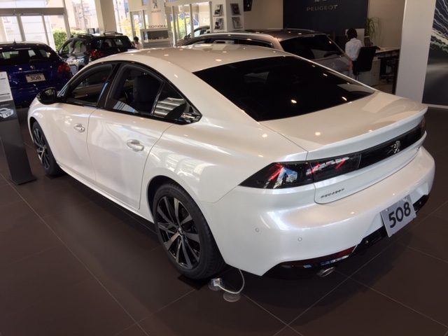 508ファストバックとステーションワゴン