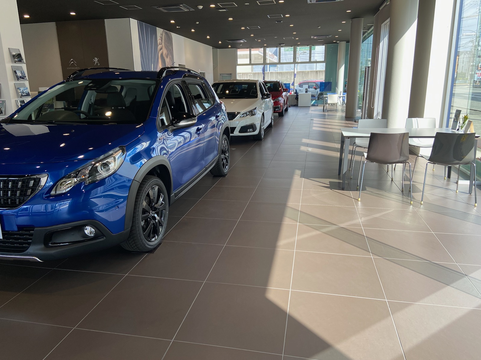 ショールーム展示車案内