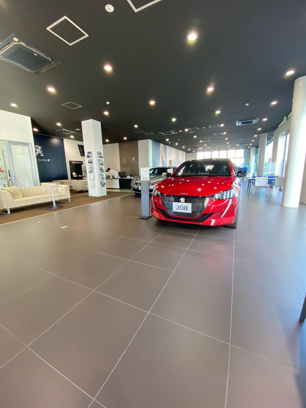 208 GT P.G.ROOF　エリクサーレッドの展示車　入荷！！
