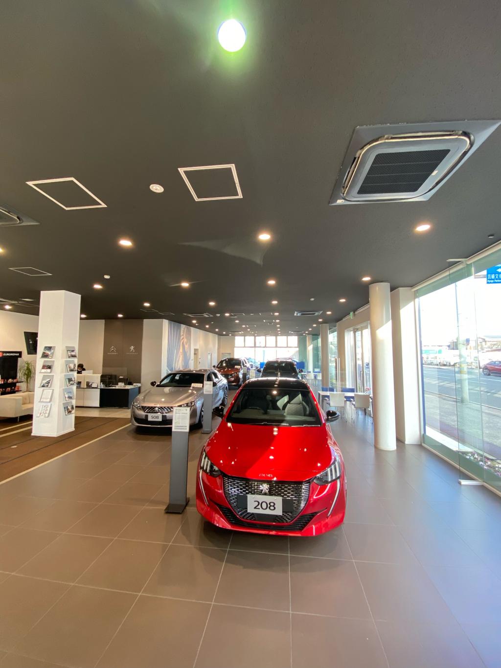 208 GT P.G.ROOF　エリクサーレッドの展示車　入荷！！