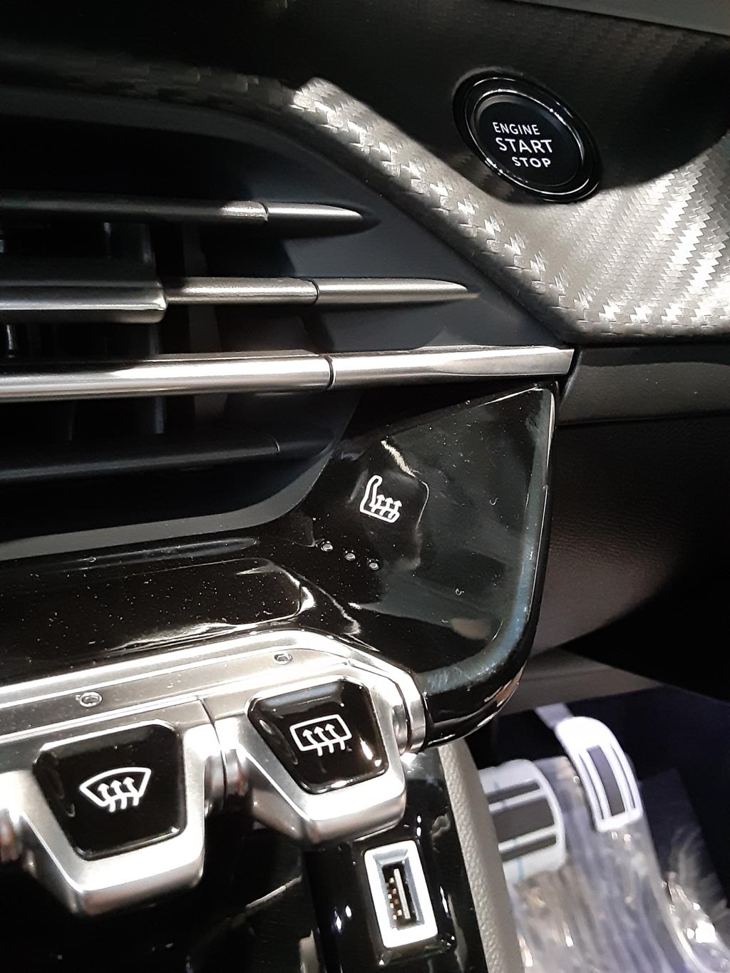 208 Premium Editionと208GTの違いとは・・・
