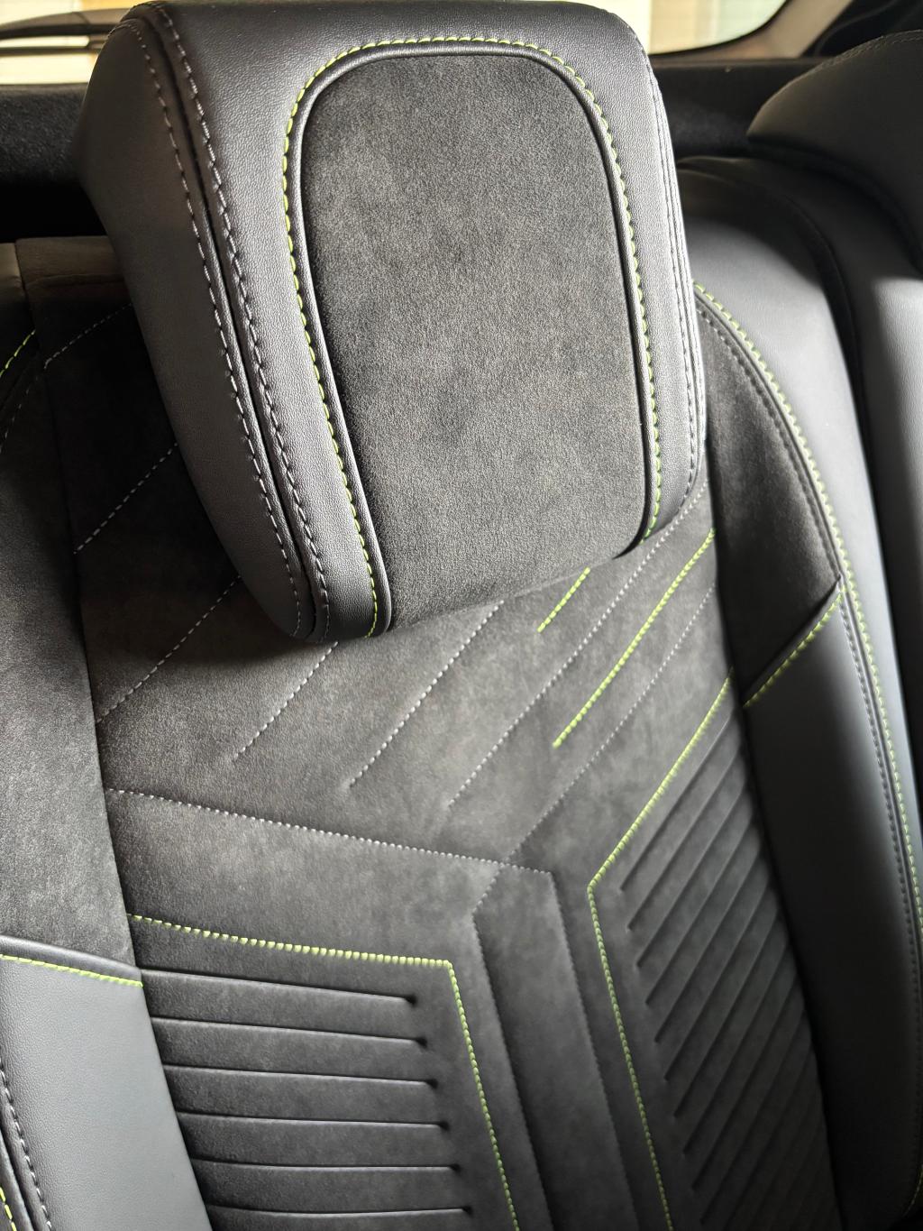 PEUGEOT人気のコンパクトSUV 2008！！