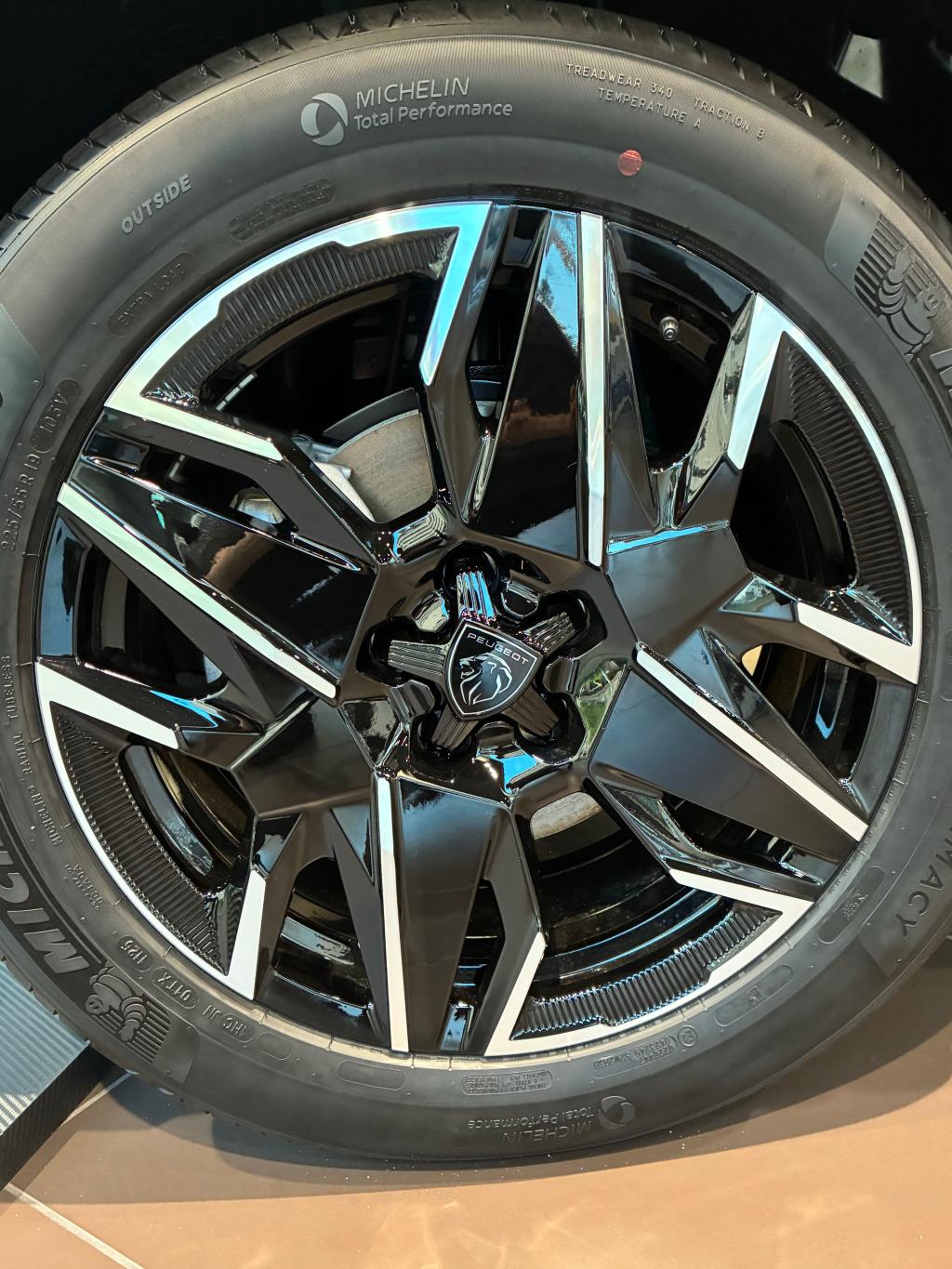 NEW3008デビュー（フルモデルチェンジ）