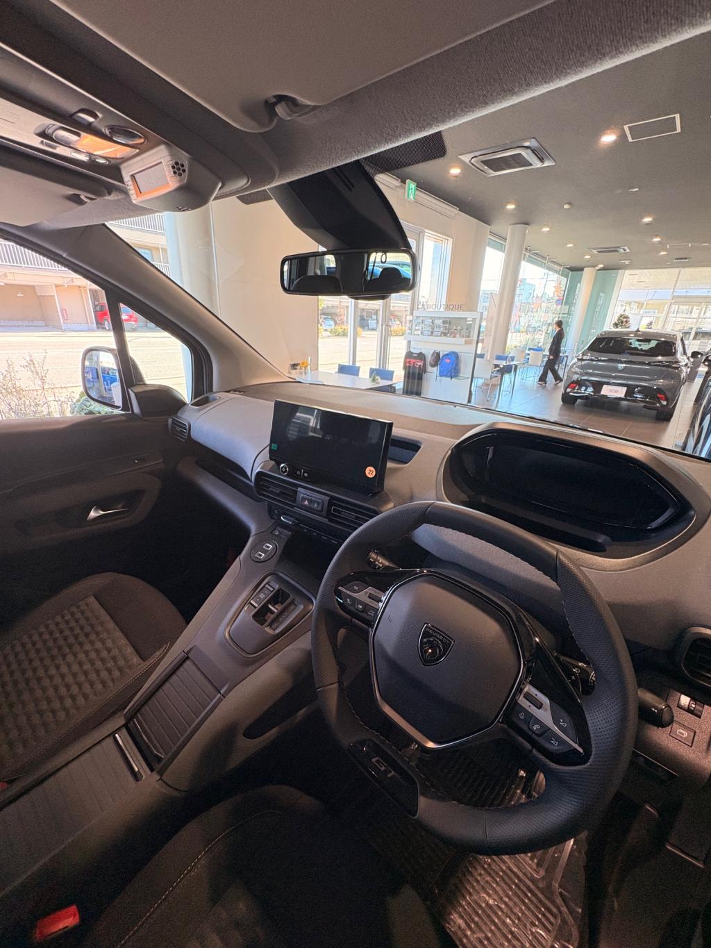 【PEUGEOT RIFTER】日常もレジャーも“ちょうどいい以上”の一台です｜プジョー西宮